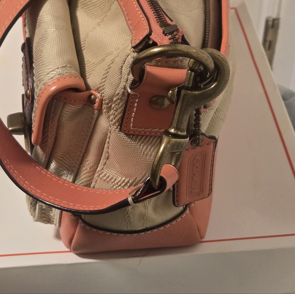Coach Legacy Double Turnlock Soulderbag Tan Canvas With Coral Leather - Picture 6 of 17